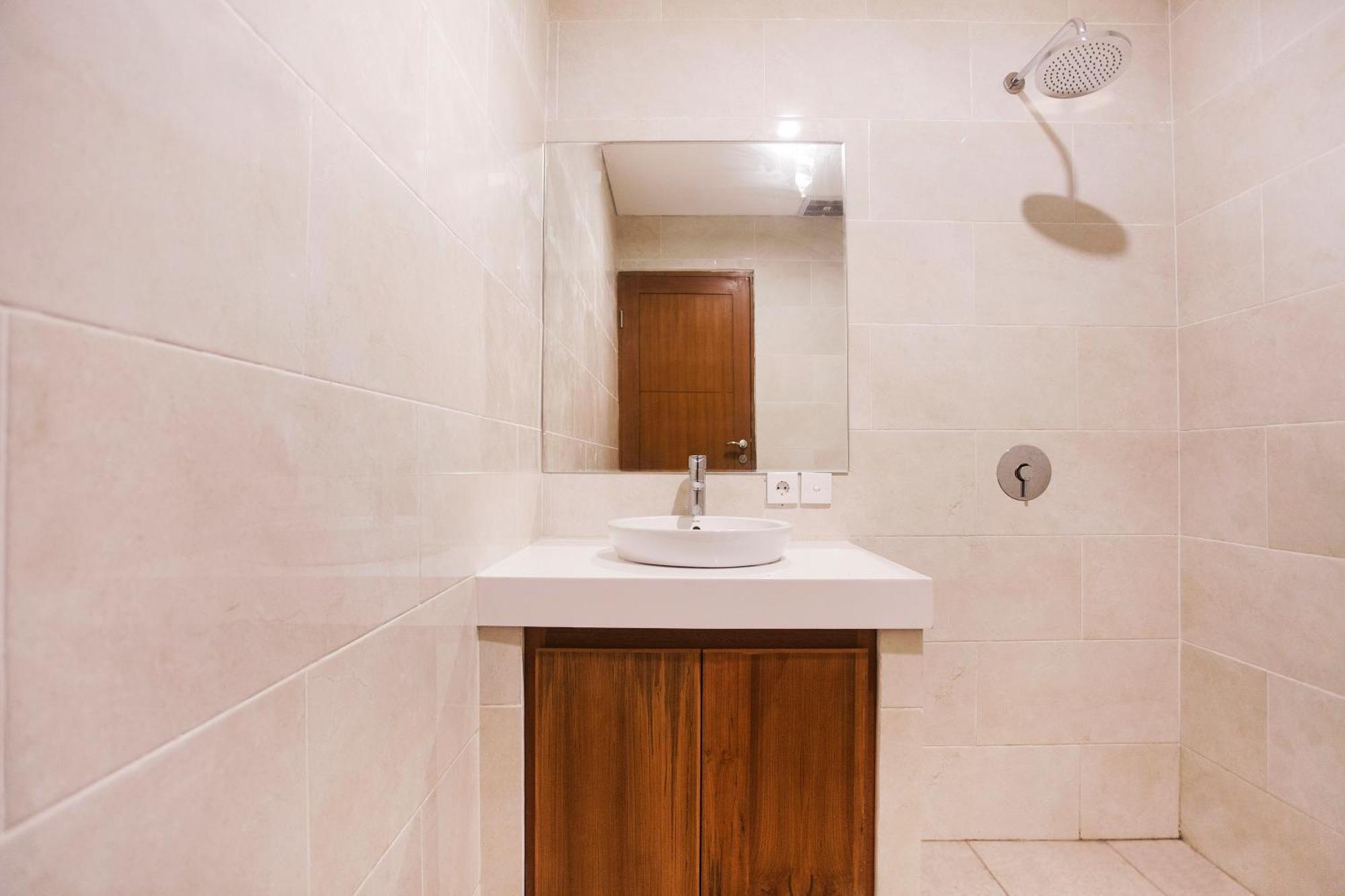 Sahadewa Suites Residence Kerobokan Rum bild